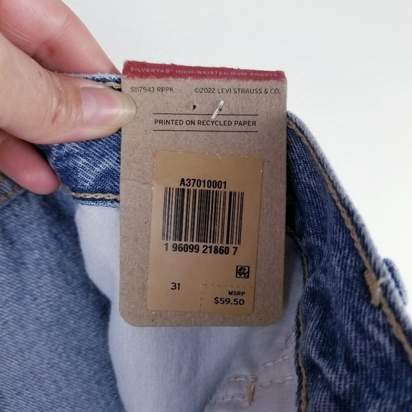 Levi's SilverTab A37010001 High-Waisted Mom Shorts NWT size 31 - Picture 8 of 10